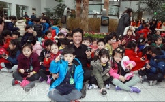 [생생포토] 나비정원에서 봄나비 날리는 김만수 부천시장 :: 부천타임즈