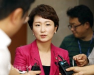 [생생포토]국민의당 이언주, 안철수 밟고 당대표 출마 선언 :: 부천타임즈
