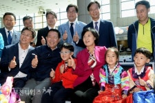 [생생포토]인천항 여객터미널 찾은 추미애 민주당 대표 :: 부천타임즈