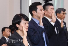 국감에서 선서하는 네이버 한성숙 대표,임지훈 카카오 대표 :: 부천타임즈