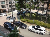 오정구 까치울 카페거리는 쓰레기와 주차로 몸살 중... :: 부천타임즈