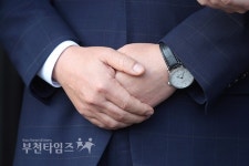 [생생포토] 이재명 경기지사, 지지자들에게 엄지척 :: 부천타임즈