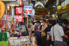 [생생포토]추석앞두고 전통시장 방문한 여야 대표 :: 부천타임즈