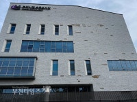 윤단비 시의원,신축 수주도서관 곳곳 외벽 타일 뚝뚝 :: 부천타임즈