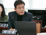 부천문화재단이 조성한 시청잔디광장 이야기 트리 논란 :: 부천타임즈