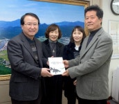 [포토뉴스] 거창군 스토리텔링 책자 발간 - 부산일보 [포토뉴스] 거창군 스토리텔링 책자 발간