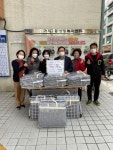 거제1동 한국자유총연맹, 경로당 어르신 위한 성품 전달 - 부산일보 거제1동 한국자유총연맹, 경로당 어르신 위한 성품 전달