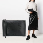 BUYEST - ◆당일◆20FW 펀칭 로고 숄더백 블랙 700013 W8542 1000 바이스트|◆당일◆20FW 펀칭 로고 숄더백 블랙 700013 W8542 1000