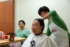 교구소식 - 다대성당, 어르신을 위한 미용 봉사 천주교부산교구