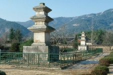 경주 남산동 동·서 삼층석탑 | 남산지구 | 세계문화유산 | 국가유산·역사 | 경주문화관광 경주문화관광