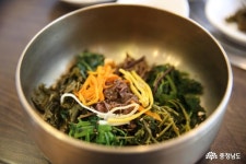 사는이야기 - 미더유 맛집 솔내음의 가죽비빔밥 - 충남넷 미디어 미더유 맛집 솔내음의 가죽비빔밥