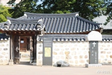 통통충남 - 100년 박해의 아픔이 서려 있는 홍주성지순례길을 거닐다! - 충남도청 미디어 100년 박해의 아픔이 서려 있는 홍주성지순례길을... 
