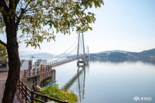 여행 - 논산의 명소 탑정호 출렁다리에서 바라본 풍경 - 충청남도 논산의 명소 탑정호 출렁다리에서 바라본 풍경