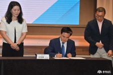 카드뉴스 - ‘도민 참여 숲’ 조성…각계 힘 보탠다 - 충청남도 ‘도민 참여 숲’ 조성…각계 힘 보탠다