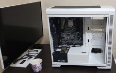 2019년 새해를 기념하여 장만한 컴퓨터입니다