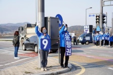 CTN - 확실하고 진실된 뉴스!-윤형권 후보, 해들교차로 첫 유세…세종시 12년 경험 담은 정책선거로 승부 윤형권 후보, 해들교차로 첫 유세... 
