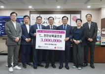 CTN - 확실하고 진실된 뉴스!-필드 위의 온정, 천안 취약계층에 닿다... 상록골프장 300만 원 기탁 필드 위의 온정, 천안 취약계층에 닿다...... 