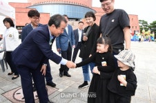 김천시, “가족이 함께하면 행복해요~” [데일리대구경북뉴스] 김천시, “가족이 함께하면 행복해요~”