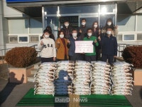 의성군 새마을지도협의회장, 사랑의 쌀로 어려운 이웃에 희망 전달 [데일리대구경북뉴스] 의성군 새마을지도협의회장, 사랑의 쌀로 어려운... 