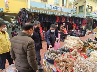 하대성 경상북도 경제부지사, 상주 전통시장 방문 [데일리대구경북뉴스] 하대성 경상북도 경제부지사, 상주 전통시장 방문