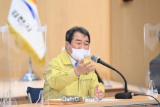 김천시, 김천경찰서와 코로나19 대응 합동 특별 기동단속반 운영 [데일리대구경북뉴스] 김천시, 김천경찰서와 코로나19 대응 합동 특별... 