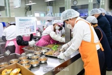 김천시, 2년 6개월 동안 중단됐던 현장급식 재개 [데일리대구경북뉴스] 김천시, 2년 6개월 동안 중단됐던 현장급식 재개