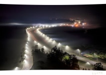 베스트갤러리 - 안개 속 가로등 길