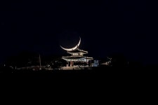 풍경갤러리 - 수원 화성 서장대에 걸린 초생달