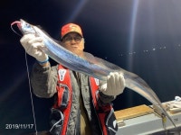 바다낚시 > 점주선장조황 > 완도오렌지2호 왕갈치 5지 4지가 올라옵니다.