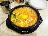 요리 판 - 수도권 콩나물국밥은 다 팔팔 끓이고 계란 넣어서 나옴?