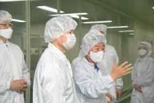 김강립 식약처장, 의약품 제조·품질관리 혁신 방안 논의 및 QbD 제조현장 방문