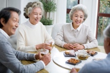 우리나라 노인에게 간식은? 건강의 친구인가? 적인가? - 데일리 푸드앤메드 우리나라 노인에게 간식은? 건강의 친구인가? 적인가?