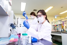 20대 여성 과학자 5명 중 1명 연구실 안전하지 않다고 응답 - 데일리 푸드앤메드 20대 여성 과학자 5명 중 1명 연구실 안전하지 않다고 응답