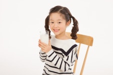 우유 섭취가 구강내 충치 세균 억제 - 데일리 푸드앤메드 우유 섭취가 구강내 충치 세균 억제