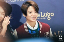 가생이닷컴>팬빌리지 > 에프엑스 > 140904 이랜드 타이페이 101빌딩 매장 오픈 행사 빅토리아 엠버 직찍 추가