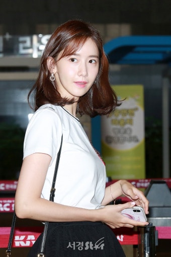 해외 네티즌 반응 - 가생이닷컴 180712 김포공항 출국 윤아 기사사진 > 가생이닷컴