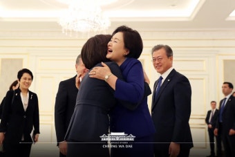 가생이닷컴>커뮤니티 > 정치 게시판 > (펌) 문재인 대통령 우즈베키스탄 국빈방문 관련사진 모음(1/2)