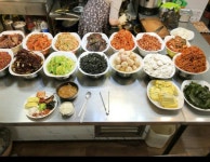 가생이닷컴>유머엽기 > 유머게시판 > 경주 7000원 시장 한식뷔페 ~