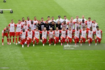 가생이닷컴>커뮤니티 > 축구게시판 > 투헬에게 전달받는 김민재 -FC Bayern München Team Presentation