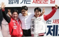 가생이닷컴>커뮤니티 > 정치 게시판 > 페북] 04월 04일 이정헌 작가 [이상(위)과 현실(아래)]