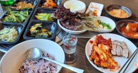 가생이닷컴>커뮤니티 > 잡담 게시판 > 백수 돌솥 보쌈 청국장에 참이슬 한잔 중..