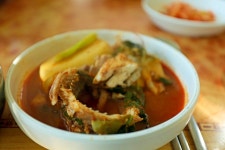 경기도 연천 가볼만한곳 - 한탄강 절벽위 매운탕집 경기연천맛집 [불탄소가든] | 여행이야기 | 추천여행 | 경기관광플랫폼