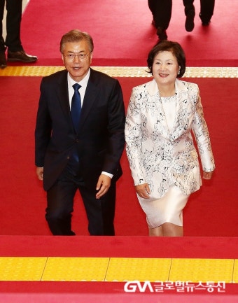 [GNA 포토] 입장하는 문재인 대통령 - 글로벌뉴스통신GNA [GNA 포토] 입장하는 문재인 대통령