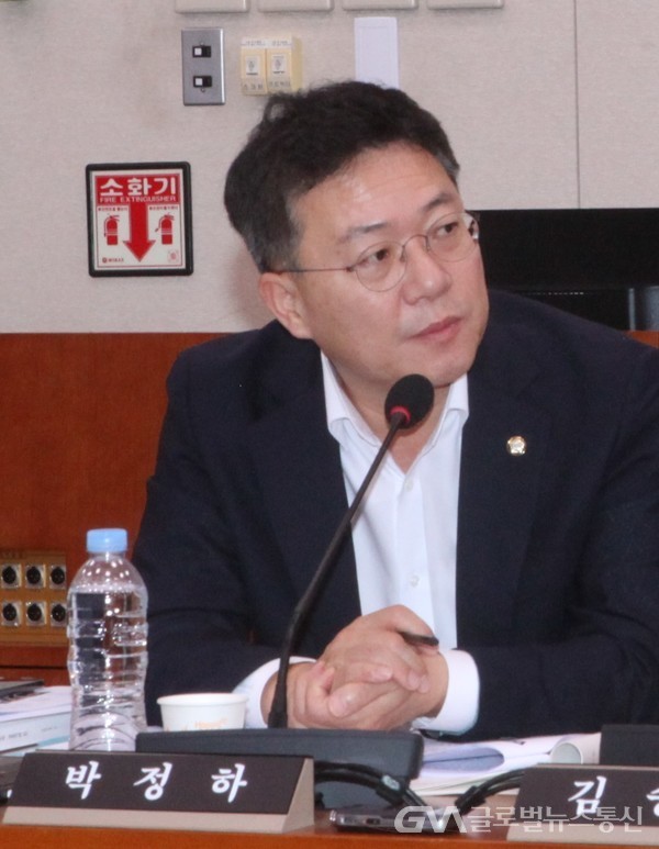 배현진 vs 김윤덕, 치유관광산업 육성 법안 논란 확산