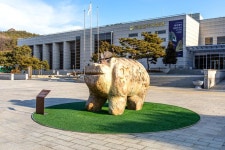 국립공주박물관 > 박물관/전시관 > 공주 관광명소 > 공주 문화관광  국립공주박물관 > 박물관/전시관 > 공주 관광명소 >