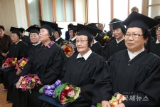 서산 할머니들의 늦깍이 졸업식... 못배운 한 풀어
