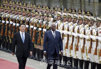 두스산투스 앙골라 대통령, 중국 방문