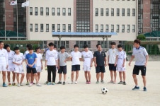 성남FC, 축구의 날 맞아 태평중서 축구수업