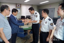 남울진농협, 노인 교통안전용품 기증
