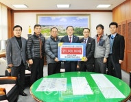 [포토] (주)속초개인택시 가스충전소, 성금 전달